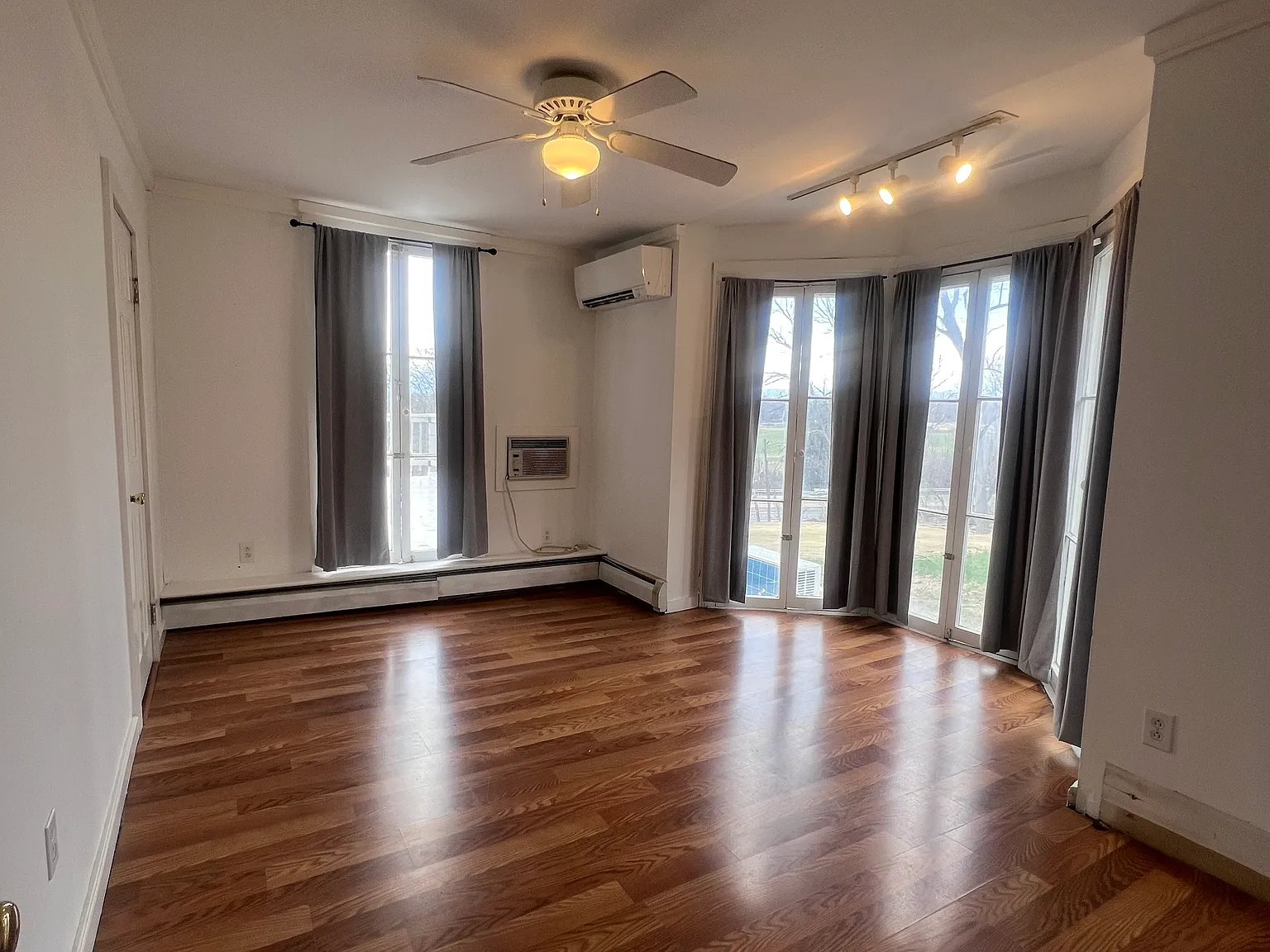 1 bed, 725 sqft, $1,800 — Photo 2