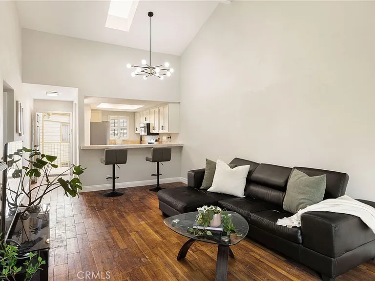 645 Chestnut Ave — Photo 2