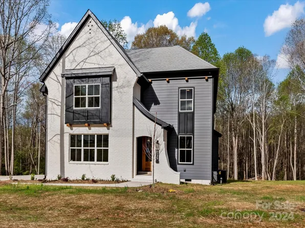 125 Forest Creek Dr, Statesville, NC 28625