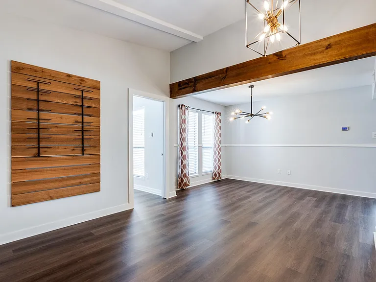 2700 Chancellor Dr — Photo 3