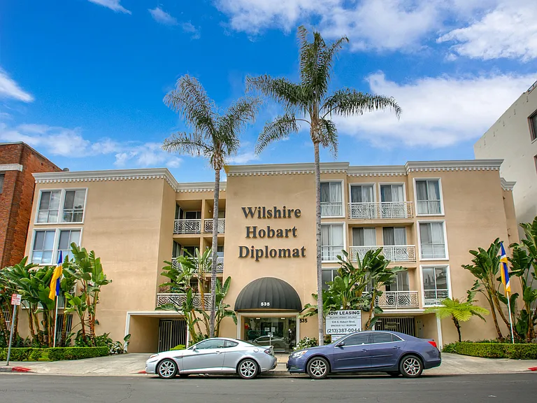 Wilshire Hobart Diplomat — Photo 3