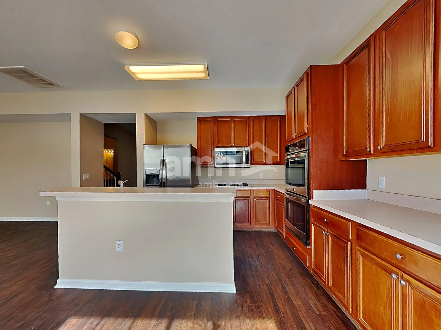 6 bed, 2.5 bath, 2895 sqft, $2,810 — Photo 4