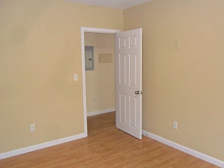 848 Waverly St #4 — Photo 7