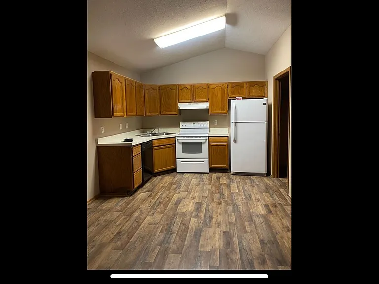 112 Eagle Ridge Dr — Photo 3
