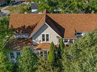 18 Madison St, Algonquin, IL 60102