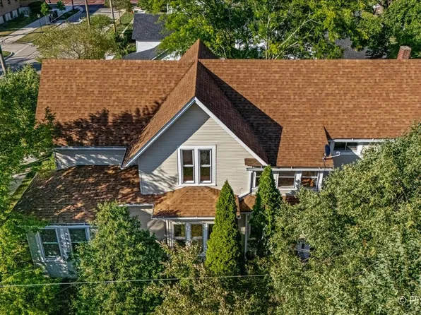 18 Madison St, Algonquin, IL 60102