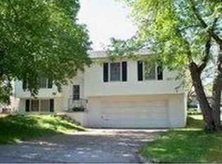 1304 Rolling Meadows Rd, Marshalltown, IA 50158