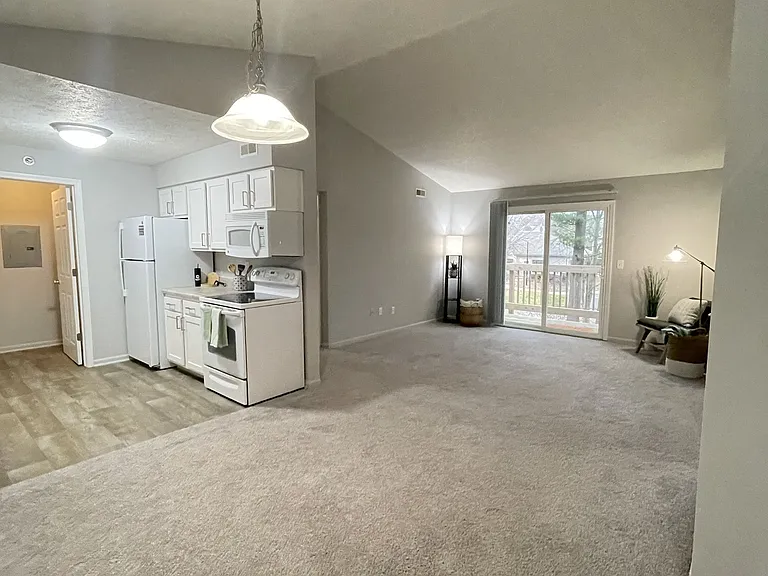 Westbury Lake Apartments — Photo 9