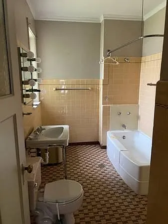 5500 N Lakewood Ave #2 — Photo 8