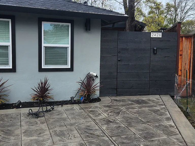 242 Elaine Dr #A — Photo 4