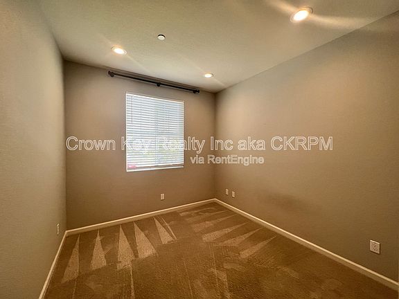 3rd image of 2254 Middlebury Dr