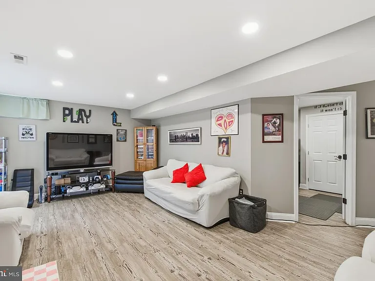 14997 Grassy Knoll Ct — Photo 37