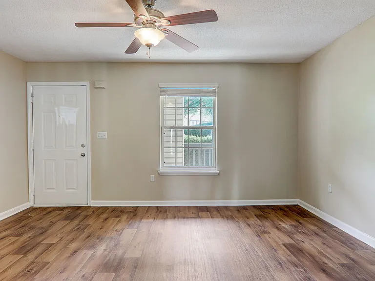 The Grove Apartments — Photo 12