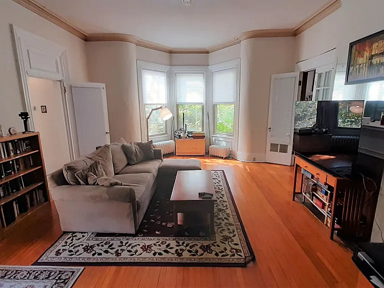 510 E Seneca Street — Photo 3
