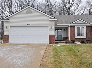 890 Spirea, Howell, MI 48843