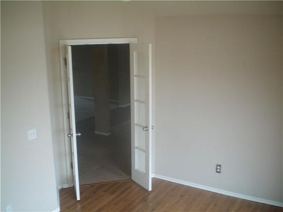4th image of 1013 SW 42nd St