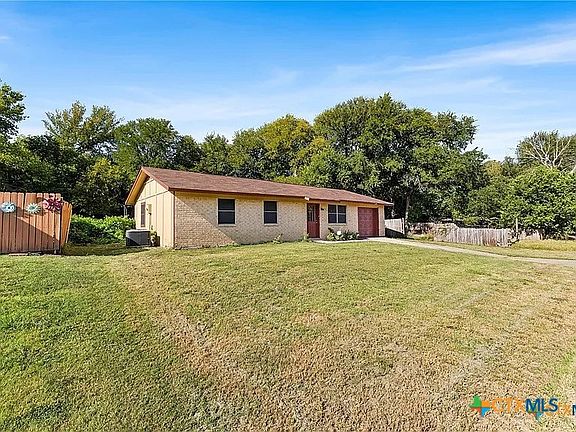 3rd image of 104 E Arlo Rd