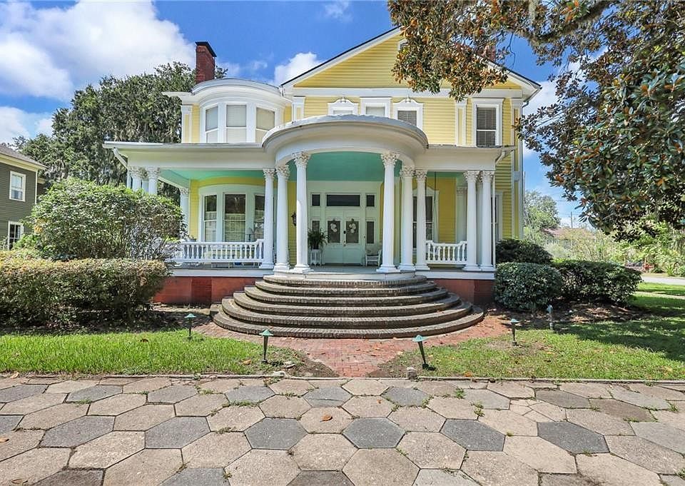 1st image of 827 Union St