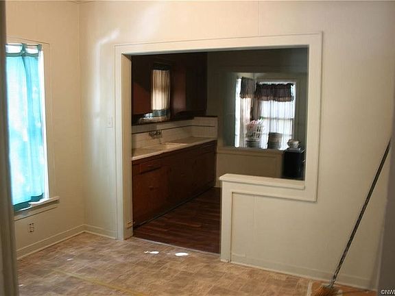 5th image of 2932 Lillian St