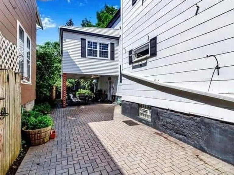 128 Richmond Ave — Photo 2