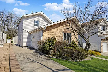 140 Mac Arthur Avenue, #1