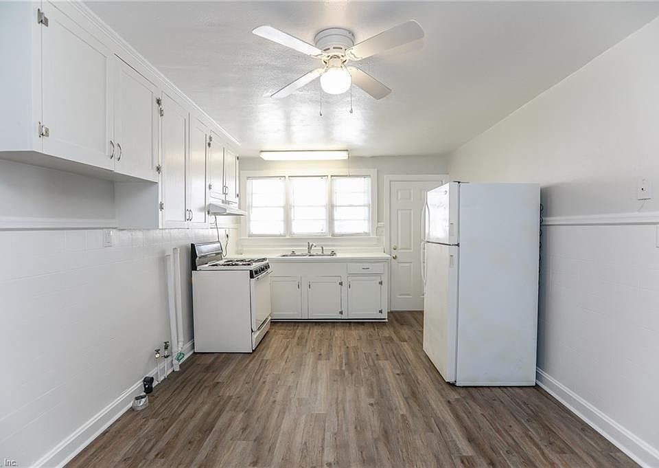 1st image of 10 Aylwin Cres APT 3