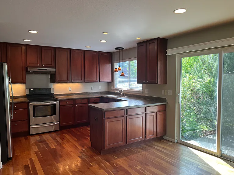 15970 Hedgeway Dr — Photo 7