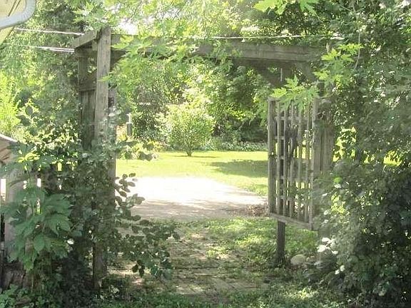 5th image of W160N9897 Colonial Dr