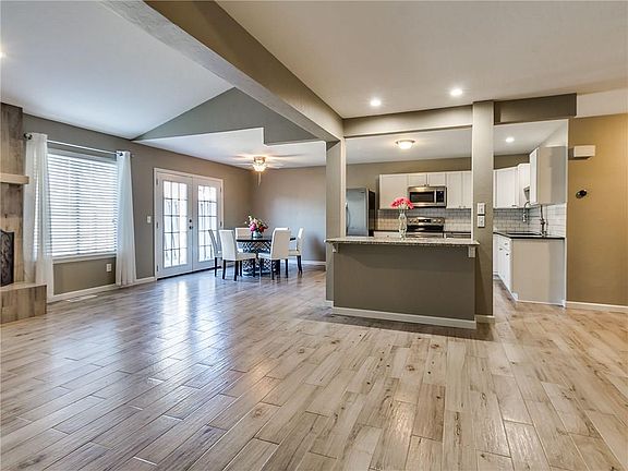 4th image of 5811 Hefner Village Cir
