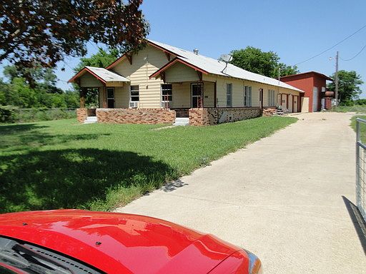 3rd image of 3820 Lakeview Dr