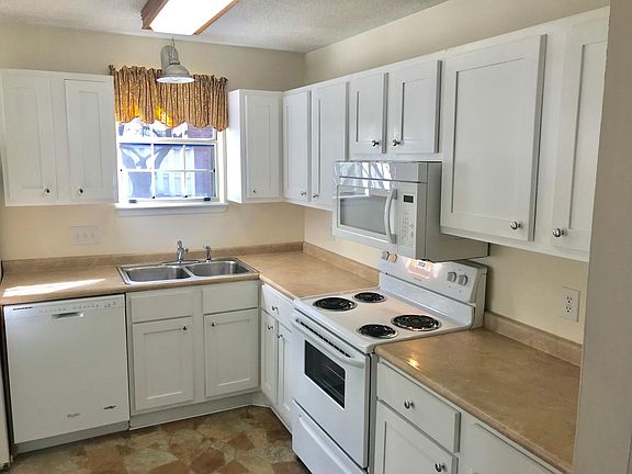 Kitchen with all appliance