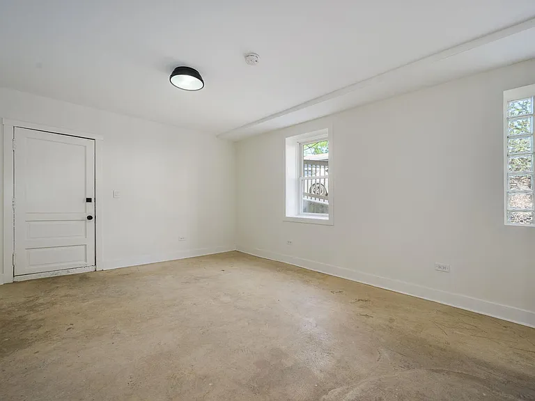 2320-24 S Sacramento Ave — Photo 6