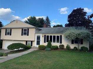 7 Wagon Wheel Ln, Lincoln, RI 02865