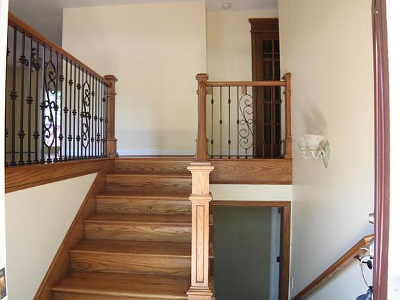 2nd image of 613 Mountain Wood Dr