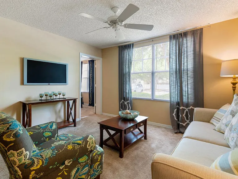 Lindsey Terrace Apartments — Photo 23