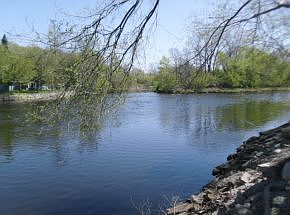 5th image of 107 Knapp Ave