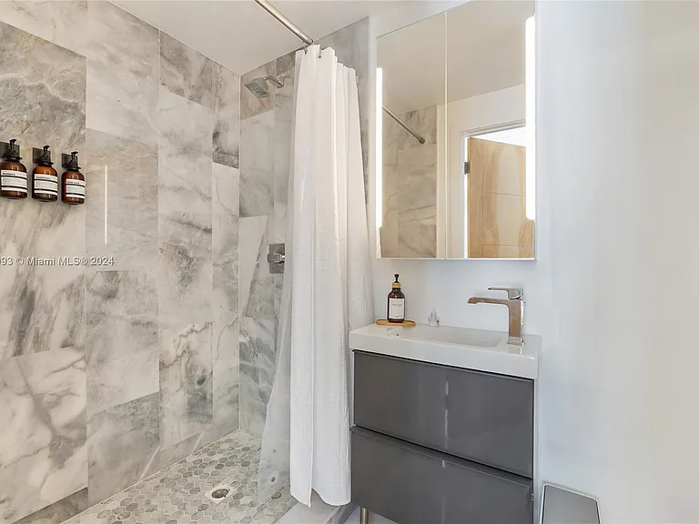 5910 N Bayshore Dr — Photo 27