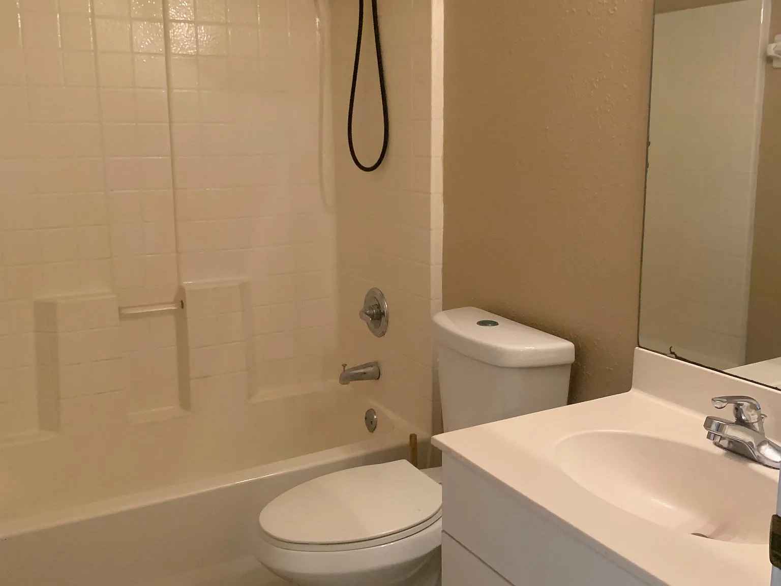 3 bed, 1300 sqft, $1,600 — Photo 3