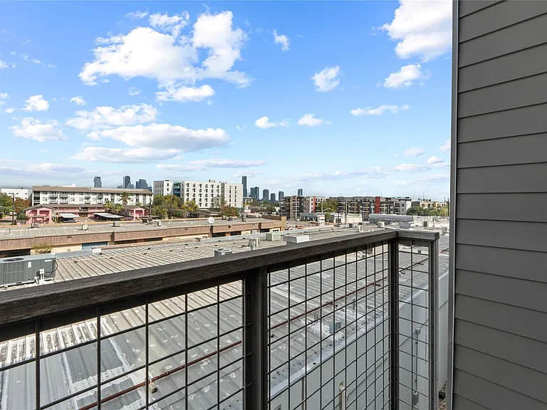 1702 S Lamar Blvd #9 — Photo 9