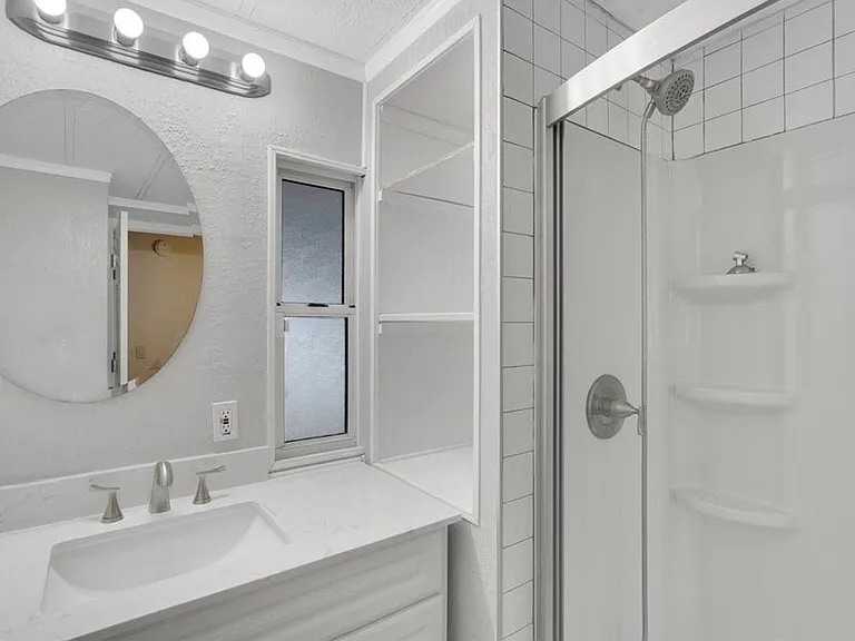 504 Skyline Dr E — Photo 9