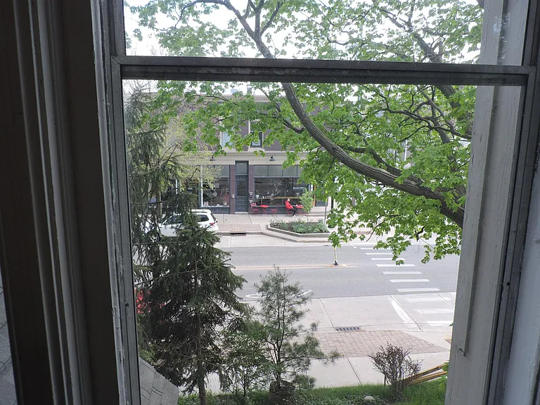 637 Wealthy St SE — Photo 42