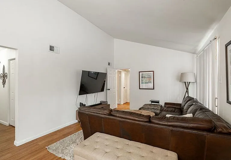250 Little St #C310 — Photo 12