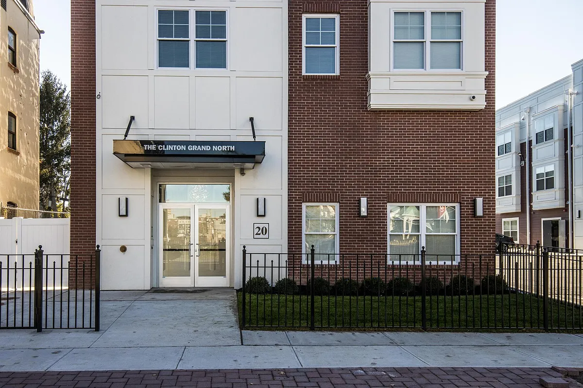 Building Photo - 20 N Clinton St #201