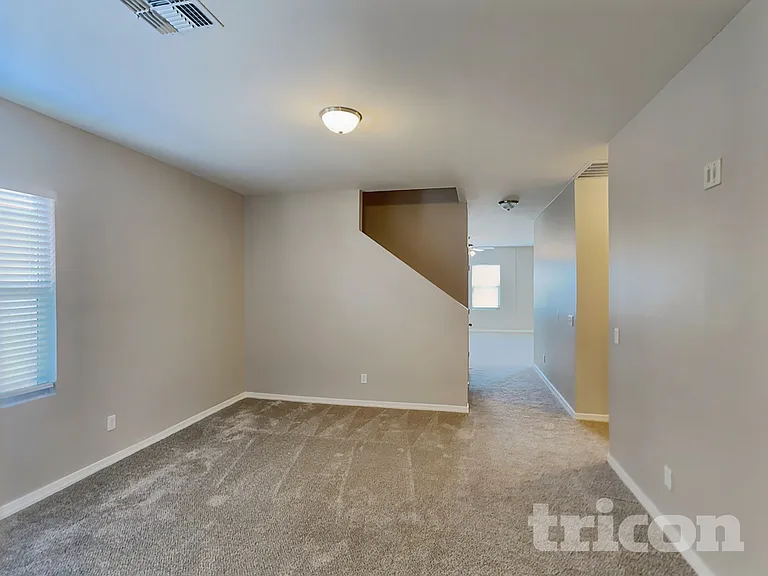 379 W Mammoth Cave Dr — Photo 2