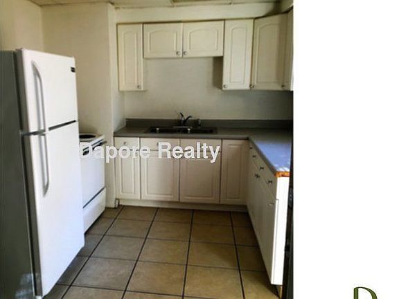 3rd image of 2518 Yale Ave