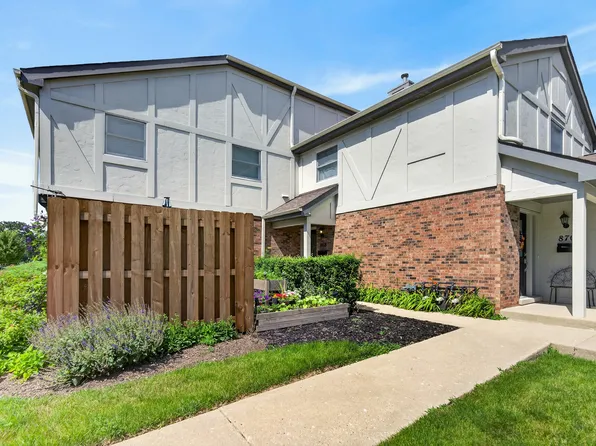 868 Bristol Dr, Barrington, IL 60010
