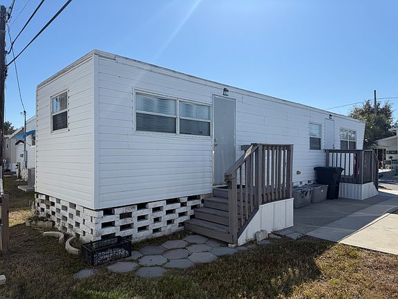 5th image of 4125 Park St N #829