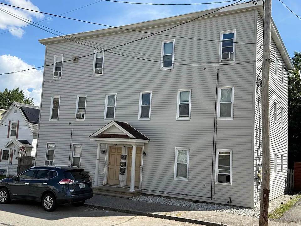 202-204 Douglas St