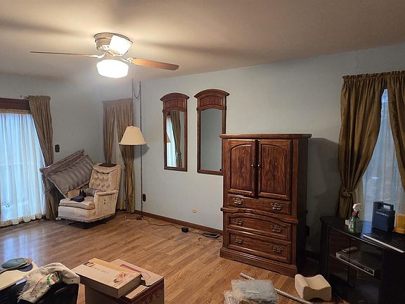 3rd image of 939 E 1264th Rd