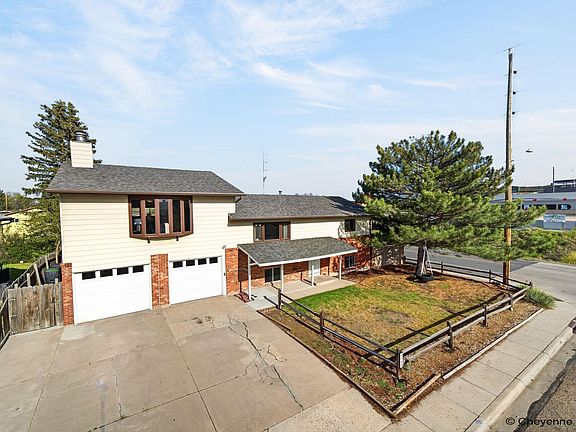 2nd image of 4703 Linden Way